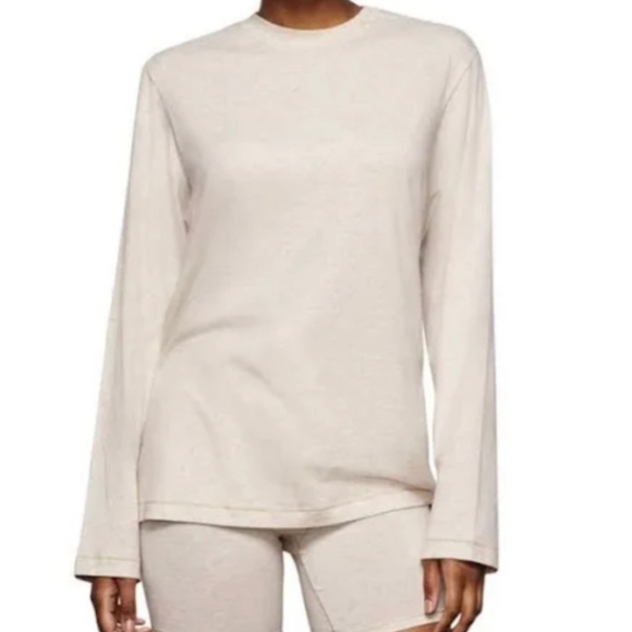 Tops - Skims Boyfriend Long Sleeve T Shirt Top Heather Oatmeal Large NWT